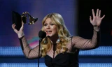 Ngôi sao nhạc Pop Kelly Clarkson và giải Grammy