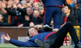 Van Gaal biểu diễn đầy cảm xúc. Ảnh: Reuters. 