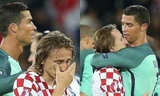 Cristiano Ronaldo ôm lấy Modric khi tuyển thủ Croatia đang khóc như mưa.