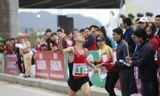 Vũ Văn Sơn-nhà vô địch nội dung marathon. Ảnh: Như Ý