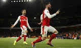 Oliver Giroud và Nacho Monreal gặp chấn thương trong giai đoạn cam go của mùa giải khiến huấn luyện viên Wenger phải “đau đầu”