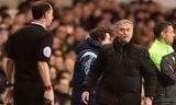 Mourinho chỉ trích trọng tài.
