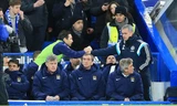 Lampard bắt tay với Mourinho ở trận đấu đêm qua giữa Chelsea và Man City.