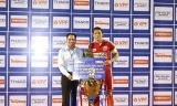 Anh Đức giành giải Cầu thủ xuất sắc nhất trận Siêu Cup. Ảnh: Như Ý