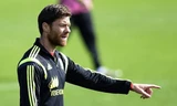 Diego Costa miệt mài... tẩy lông cho Xabi Alonso