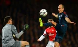 Robben ấm ức vì bị các CĐV Arsenal cáo buộc ăn vạ và chơi "bẩn".