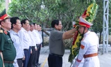 Thủ tướng Phạm Minh Chính dâng hương tại Nghĩa trang Liệt sỹ Vị Xuyên 