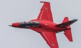 Xem máy bay Yak-130 bạt gió trên bầu trời Singapore