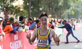 VĐV Bùi Thế Anh của đoàn Quân đội về nhất nội dung marathon.