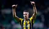 Van Persie thi đấu 105 trận và ghi 58 bàn cho M.U trước khi chuyển sang Fenerbahce với giá 3,84 triệu bảng vào Hè 2015.