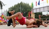 Cô gái hạ 'knock-out' chàng trai tại sới vật Hải Phòng