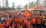 CĐV sông Hàn đốt pháo sáng, ăn mừng bàn thắng của Minh Vương