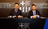 Messi trong ngày ký hợp đồng mới có thời hạn đến năm 2021 với Barca