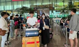 Cảnh tượng trái ngược ở sân bay Tân Sơn Nhất mùng 4 Tết 