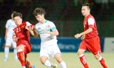 Công Phượng (giữa) đang được mọi người kỳ vọng ở V-League 2015. 