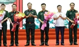 Lãnh đạo Quân khu 1 và tỉnh Bắc Giang, Bắc Ninh tặng hoa chúc mừng Bộ Chỉ huy quân sự tỉnh Bắc Ninh (mới).