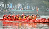 Hình ảnh lễ hội bơi chải thuyền rồng đầu tiên tại Hồ Tây