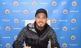 David Silva đã đặt bút ký vào bản hợp đồng mới với Man City