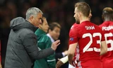 Shaw bị Mourinho thay ra sau hiệp 1 trận gặp Brighton