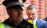 Wayne Rooney trên đường đến tòa. Ảnh: Getty Images 