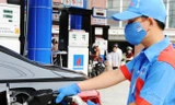 Giá xăng tăng vượt ngưỡng 18.000 đồng mỗi lít