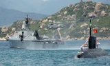 Chiến hạm sát cánh cùng tàu ngầm Kilo.