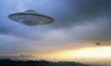 Cô gái hết hồn khi phát hiện UFO ở cự ly cực gần