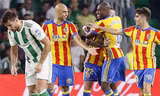 Valencia ghi sáu bàn một trận, chiếm vị trí thứ hai của Real