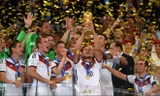 Vô địch World Cup, tuyển Đức ngập trong 'mưa tiền'