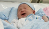 Bé trai chào đời vào thời khắc Giao thừa