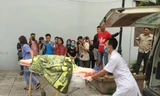 Nạn nhân thứ 6 được đưa đến nhà xác bệnh viện 19-8