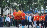 U23 Việt Nam làm lễ dâng hương tại tượng đài Bác Hồ