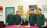 Đoàn Quân ủy Trung ương, Bộ Quốc phòng chúc thọ 96 tuổi Đại tướng Lê Đức Anh, nguyên Ủy viên Bộ Chính trị, nguyên Chủ tịch nước ngày 1/12/2016. (Ảnh: Hồng Pha/TTXVN)