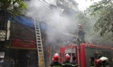 100 người dập lửa ở ngôi nhà 4 tầng trên phố Hàng Bồ
