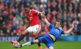Martial xé lưới Everton, M.U áp sát top 4