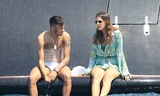 Neymar tắm biển cùng bạn gái Bruna Marquezine.