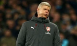 Wenger bóng gió khuyên Mourinho bớt than vãn chuyện tiền