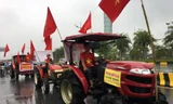 Lái máy cày đi đón Olympic Việt Nam