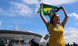 Kiều nữ siêu gợi cảm nhảy múa tưng bừng ăn mừng Brazil
