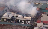 Cháy lớn ở phố Đại Từ, hai nhà xưởng chìm trong lửa khói