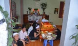 Người thân đau đớn bên quan tài em Nguyễn Văn Đông