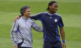 Drogba sẵn sàng về làm trợ lý cho Mourinho kể từ mùa tới .