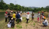 Qua suối bằng thùng phuy, 3 học sinh chết đuối thương tâm