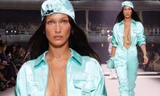 Bella Hadid để ngực trần trên sàn catwalk