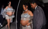 Bà bầu tỷ phú Rihanna mặc váy lưới khoe bụng bầu cuối thai kỳ