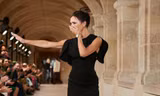 Victoria Beckham bật khóc khi gặp lại con dâu