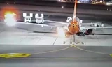 Máy bay chở 196 người bốc cháy khi vừa hạ cánh xuống sân bay 