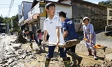 Dân Nhật hối hả dọn dẹp, binh sĩ đẩy mạnh tìm người sống sót hậu bão Hagibis
