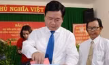 Bí thư Thành ủy TPHCM Đinh La Thăng thực hiện quyền lợi, nghĩa vụ công dân của mình.