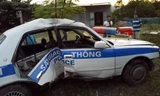 Vụ tai nạn khiến 2 chiến sỹ cảnh sát bị thương và chiếc xe chuyên dụng hư hỏng nặng.